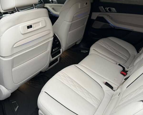 Черный БМВ X7, объемом двигателя 3 л и пробегом 33 тыс. км за 77000 $, фото 26 на Automoto.ua