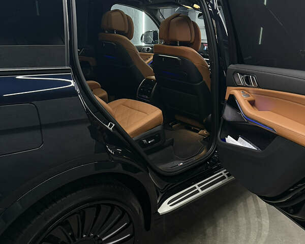 Черный БМВ X7, объемом двигателя 3 л и пробегом 29 тыс. км за 100000 $, фото 22 на Automoto.ua