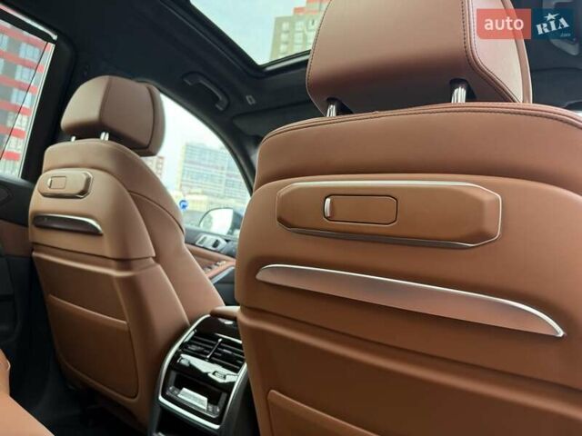 Черный БМВ X7, объемом двигателя 3 л и пробегом 1 тыс. км за 144111 $, фото 4 на Automoto.ua