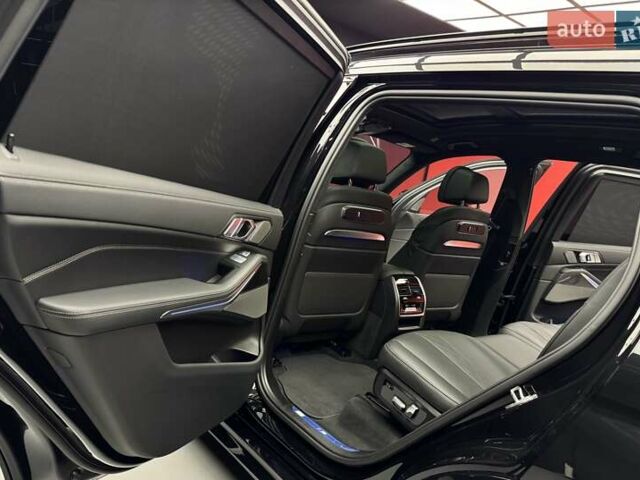Черный БМВ X7, объемом двигателя 4.4 л и пробегом 61 тыс. км за 140900 $, фото 33 на Automoto.ua