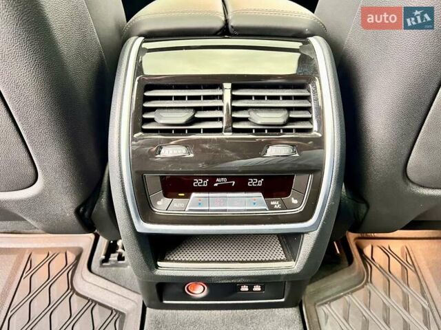 Черный БМВ X7, объемом двигателя 2.99 л и пробегом 33 тыс. км за 129999 $, фото 36 на Automoto.ua