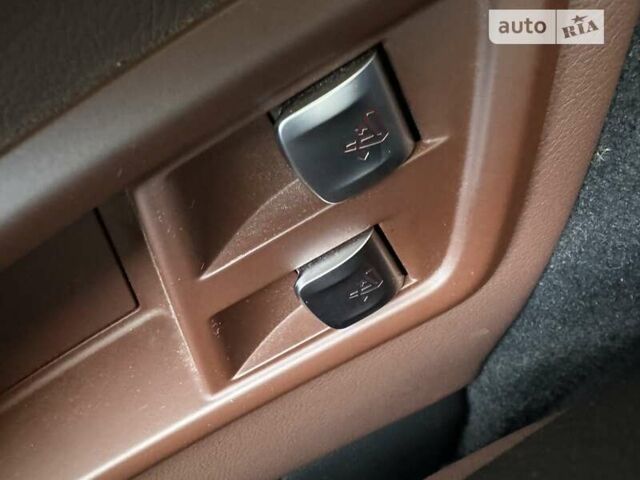 Черный БМВ X7, объемом двигателя 3 л и пробегом 4 тыс. км за 101000 $, фото 65 на Automoto.ua