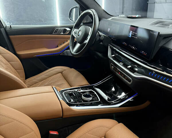 Черный БМВ X7, объемом двигателя 3 л и пробегом 29 тыс. км за 100000 $, фото 13 на Automoto.ua