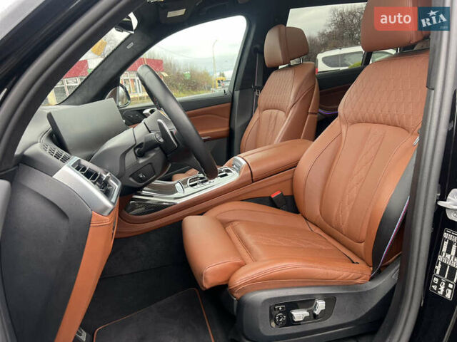 Черный БМВ X7, объемом двигателя 4.39 л и пробегом 20 тыс. км за 149500 $, фото 10 на Automoto.ua
