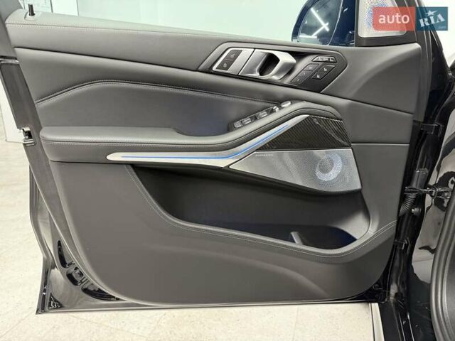 Черный БМВ X7, объемом двигателя 4.39 л и пробегом 25 тыс. км за 155990 $, фото 26 на Automoto.ua