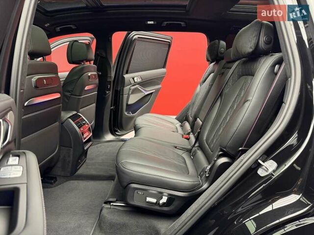 Черный БМВ X7, объемом двигателя 4.4 л и пробегом 61 тыс. км за 140900 $, фото 35 на Automoto.ua