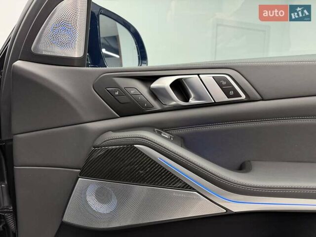 Черный БМВ X7, объемом двигателя 4.39 л и пробегом 25 тыс. км за 155990 $, фото 52 на Automoto.ua