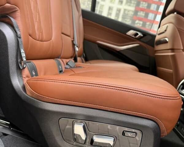 Черный БМВ X7, объемом двигателя 3 л и пробегом 1 тыс. км за 144111 $, фото 1 на Automoto.ua