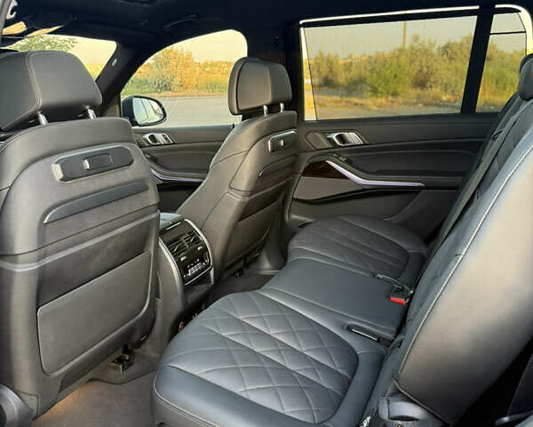 Черный БМВ X7, объемом двигателя 3 л и пробегом 28 тыс. км за 93000 $, фото 47 на Automoto.ua