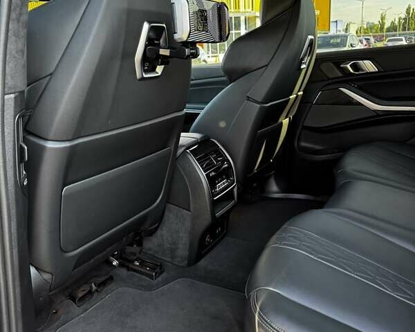 Черный БМВ X7, объемом двигателя 3 л и пробегом 60 тыс. км за 132000 $, фото 16 на Automoto.ua