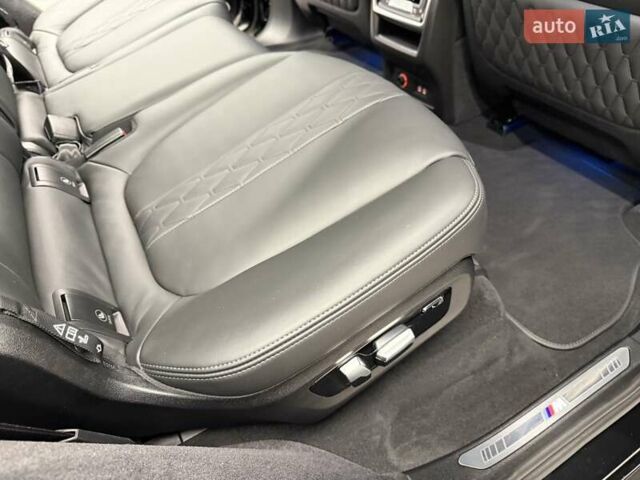 Черный БМВ X7, объемом двигателя 4.39 л и пробегом 25 тыс. км за 155990 $, фото 49 на Automoto.ua