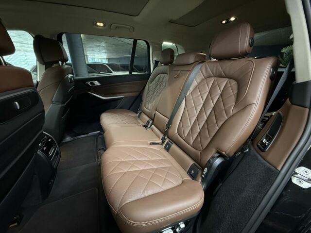 Черный БМВ X7, объемом двигателя 3 л и пробегом 25 тыс. км за 83900 $, фото 18 на Automoto.ua