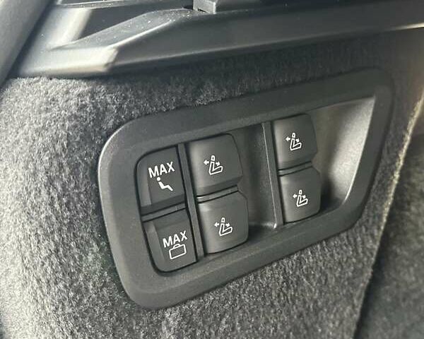 Черный БМВ X7, объемом двигателя 2.99 л и пробегом 10 тыс. км за 145555 $, фото 63 на Automoto.ua