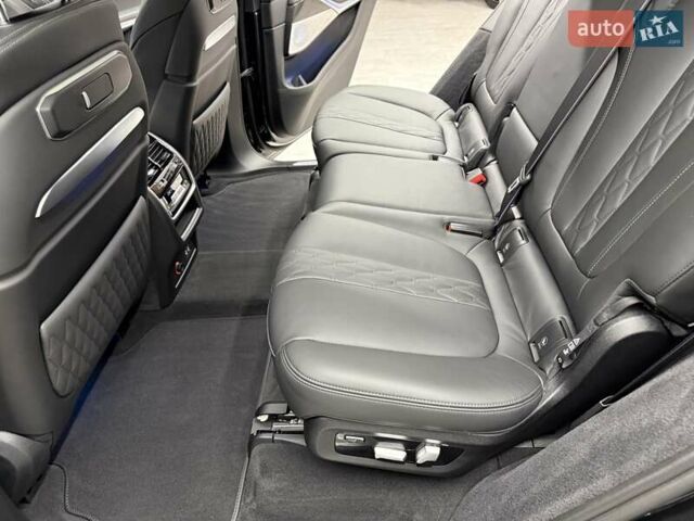 Черный БМВ X7, объемом двигателя 4.39 л и пробегом 25 тыс. км за 155990 $, фото 38 на Automoto.ua
