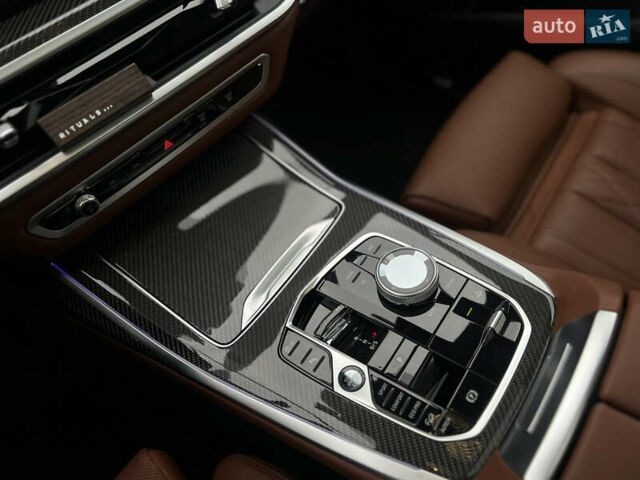 Черный БМВ X7, объемом двигателя 4.39 л и пробегом 20 тыс. км за 149500 $, фото 17 на Automoto.ua