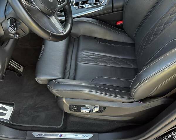 Черный БМВ X7, объемом двигателя 3 л и пробегом 60 тыс. км за 132000 $, фото 17 на Automoto.ua