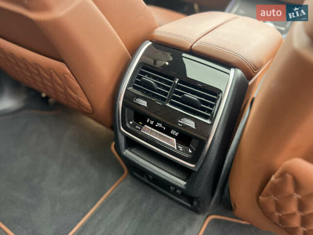 Черный БМВ X7, объемом двигателя 4.39 л и пробегом 20 тыс. км за 149500 $, фото 14 на Automoto.ua