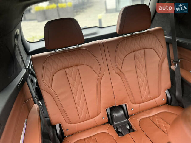 Черный БМВ X7, объемом двигателя 4.39 л и пробегом 20 тыс. км за 149500 $, фото 13 на Automoto.ua