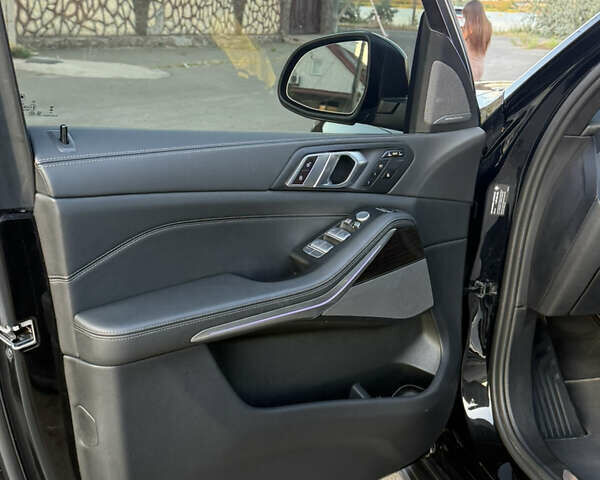 Черный БМВ X7, объемом двигателя 3 л и пробегом 28 тыс. км за 93000 $, фото 27 на Automoto.ua