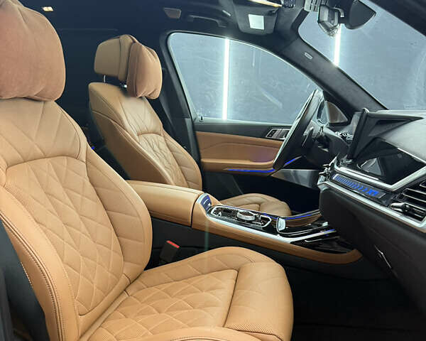 Черный БМВ X7, объемом двигателя 3 л и пробегом 29 тыс. км за 100000 $, фото 14 на Automoto.ua