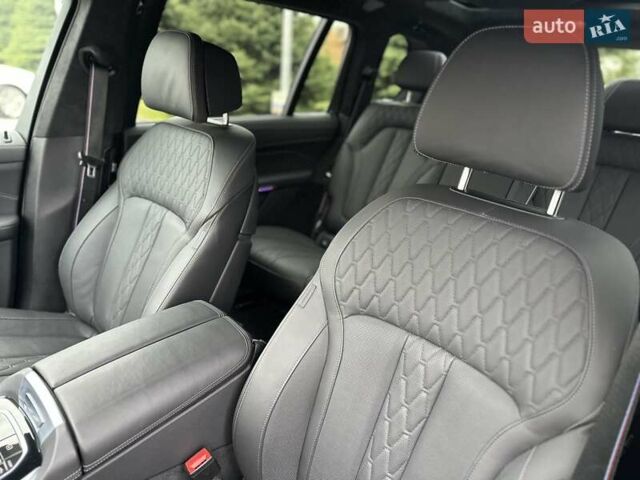 Черный БМВ X7, объемом двигателя 2.99 л и пробегом 10 тыс. км за 145555 $, фото 11 на Automoto.ua