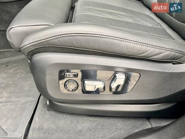 Черный БМВ X7, объемом двигателя 2.99 л и пробегом 33 тыс. км за 129999 $, фото 29 на Automoto.ua