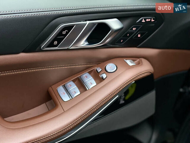 Черный БМВ X7, объемом двигателя 2.99 л и пробегом 50 тыс. км за 142000 $, фото 26 на Automoto.ua