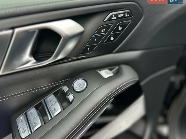 Черный БМВ X7, объемом двигателя 2.99 л и пробегом 10 тыс. км за 145555 $, фото 19 на Automoto.ua