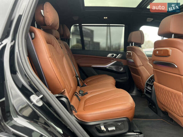 Черный БМВ X7, объемом двигателя 4.39 л и пробегом 20 тыс. км за 149500 $, фото 12 на Automoto.ua