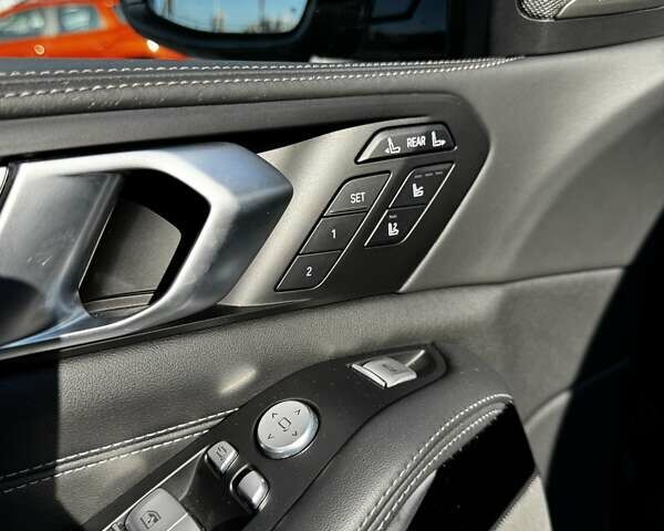 Черный БМВ X7, объемом двигателя 3 л и пробегом 60 тыс. км за 132000 $, фото 13 на Automoto.ua