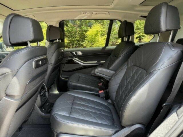 Черный БМВ X7, объемом двигателя 3 л и пробегом 25 тыс. км за 50000 $, фото 10 на Automoto.ua