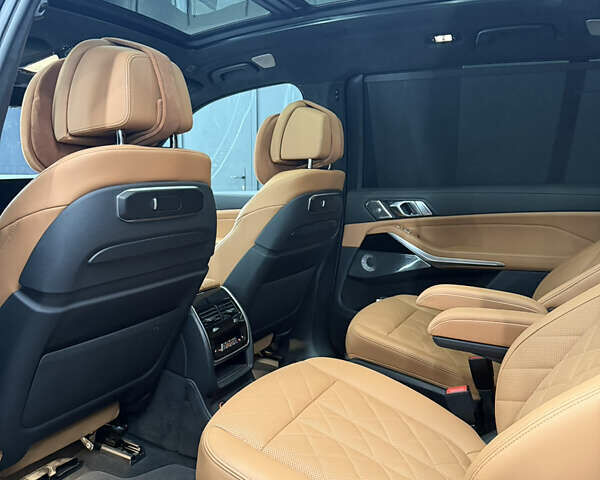 Черный БМВ X7, объемом двигателя 3 л и пробегом 29 тыс. км за 100000 $, фото 16 на Automoto.ua