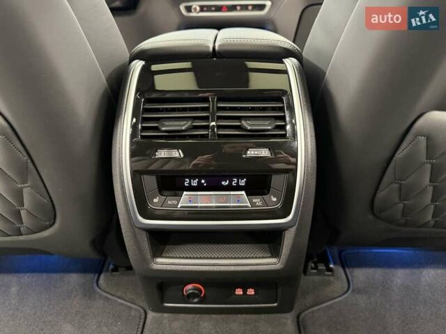 Черный БМВ X7, объемом двигателя 4.39 л и пробегом 25 тыс. км за 155990 $, фото 60 на Automoto.ua