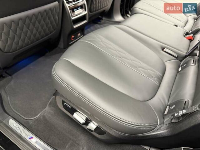 Черный БМВ X7, объемом двигателя 4.39 л и пробегом 25 тыс. км за 155990 $, фото 40 на Automoto.ua