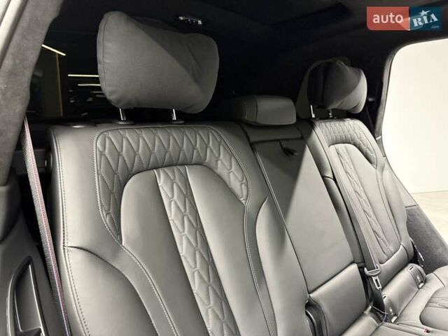 Черный БМВ X7, объемом двигателя 4.39 л и пробегом 25 тыс. км за 155990 $, фото 48 на Automoto.ua