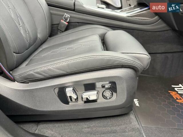 Черный БМВ X7, объемом двигателя 4.39 л и пробегом 25 тыс. км за 155990 $, фото 59 на Automoto.ua