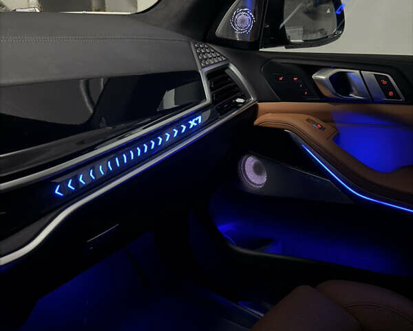 Черный БМВ X7, объемом двигателя 3 л и пробегом 29 тыс. км за 100000 $, фото 32 на Automoto.ua