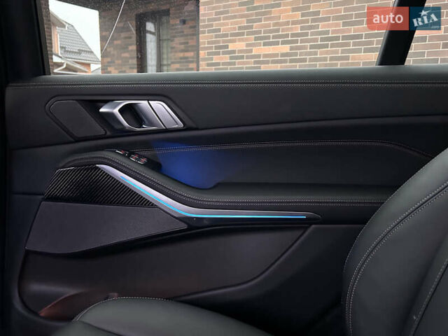 Черный БМВ X7, объемом двигателя 4.39 л и пробегом 15 тыс. км за 125000 $, фото 27 на Automoto.ua