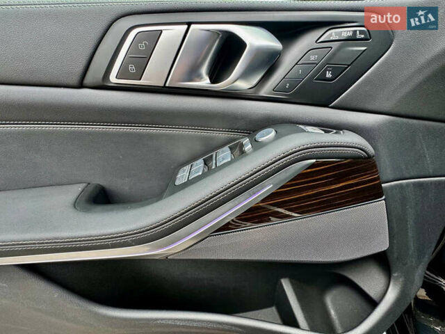 Черный БМВ X7, объемом двигателя 3 л и пробегом 29 тыс. км за 97677 $, фото 12 на Automoto.ua