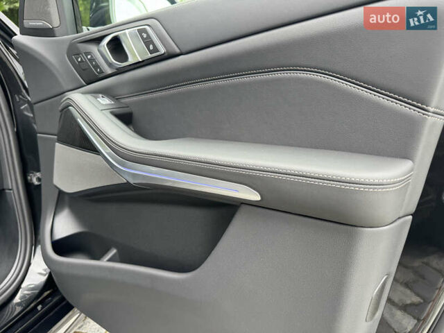 Черный БМВ X7, объемом двигателя 2.99 л и пробегом 14 тыс. км за 148999 $, фото 113 на Automoto.ua