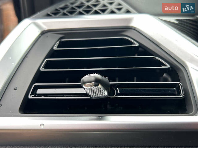 Черный БМВ X7, объемом двигателя 4.39 л и пробегом 15 тыс. км за 125000 $, фото 49 на Automoto.ua