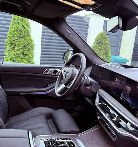Черный БМВ X7, объемом двигателя 2.99 л и пробегом 22 тыс. км за 138000 $, фото 13 на Automoto.ua