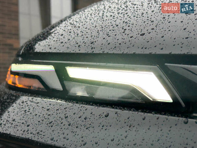 Черный БМВ X7, объемом двигателя 4.39 л и пробегом 15 тыс. км за 125000 $, фото 16 на Automoto.ua