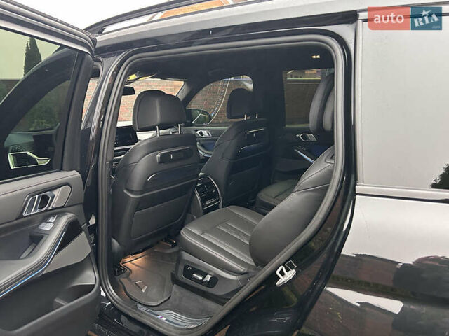 Черный БМВ X7, объемом двигателя 4.39 л и пробегом 15 тыс. км за 125000 $, фото 24 на Automoto.ua