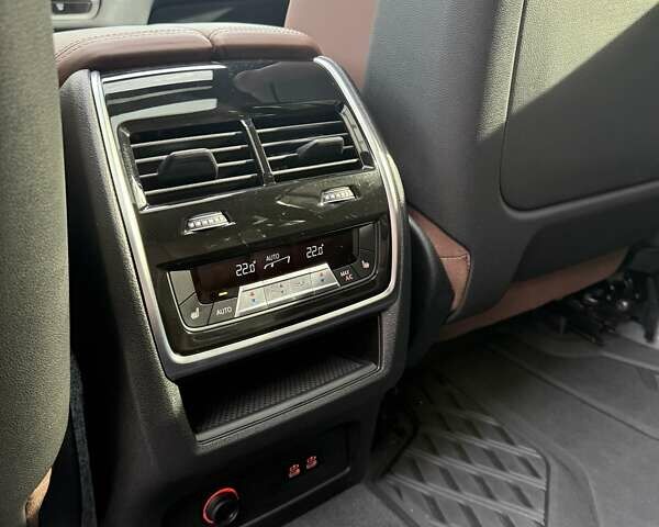 Черный БМВ X7, объемом двигателя 3 л и пробегом 28 тыс. км за 160500 $, фото 59 на Automoto.ua