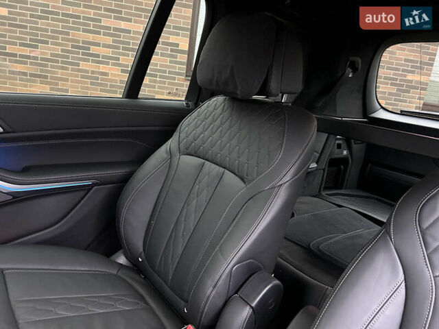 Черный БМВ X7, объемом двигателя 4.39 л и пробегом 15 тыс. км за 125000 $, фото 26 на Automoto.ua