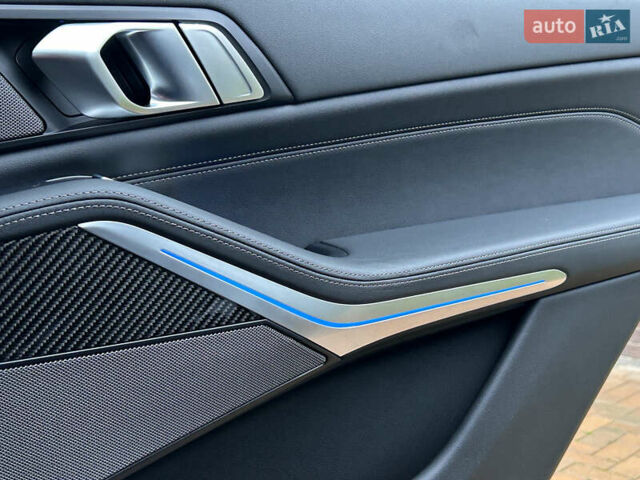 Черный БМВ X7, объемом двигателя 4.39 л и пробегом 15 тыс. км за 125000 $, фото 28 на Automoto.ua