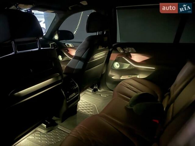 Черный БМВ X7, объемом двигателя 3 л и пробегом 28 тыс. км за 160500 $, фото 70 на Automoto.ua