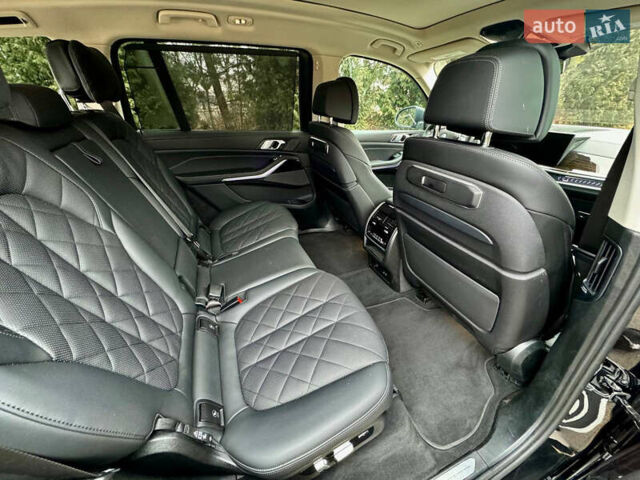 Черный БМВ X7, объемом двигателя 3 л и пробегом 29 тыс. км за 97677 $, фото 20 на Automoto.ua