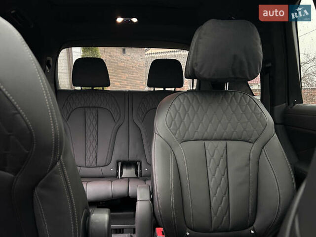 Черный БМВ X7, объемом двигателя 4.39 л и пробегом 15 тыс. км за 125000 $, фото 59 на Automoto.ua